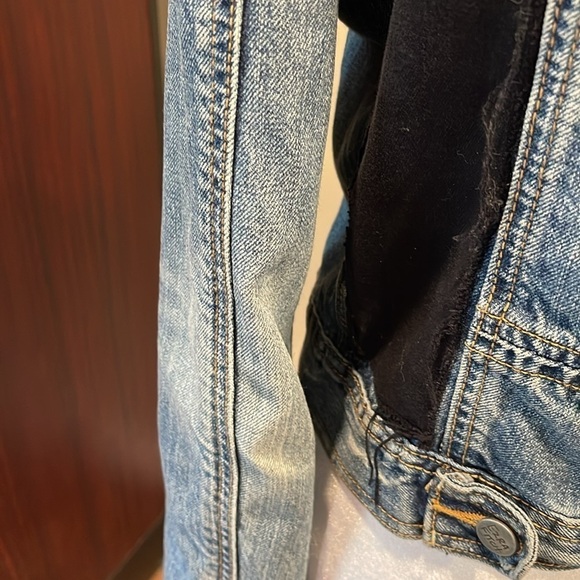 Ezra Fitch button cropped medium wash L distressed  jacket with panel inserts - Picture 17 of 17